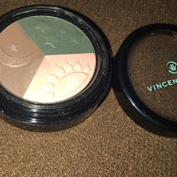 Eyeshadow - Picture 2 of 3