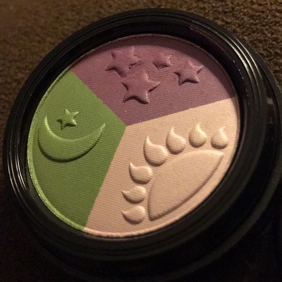 Eyeshadow - Picture 2 of 3