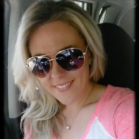 Meet your Posher, Jessica - Picture 1 of 1