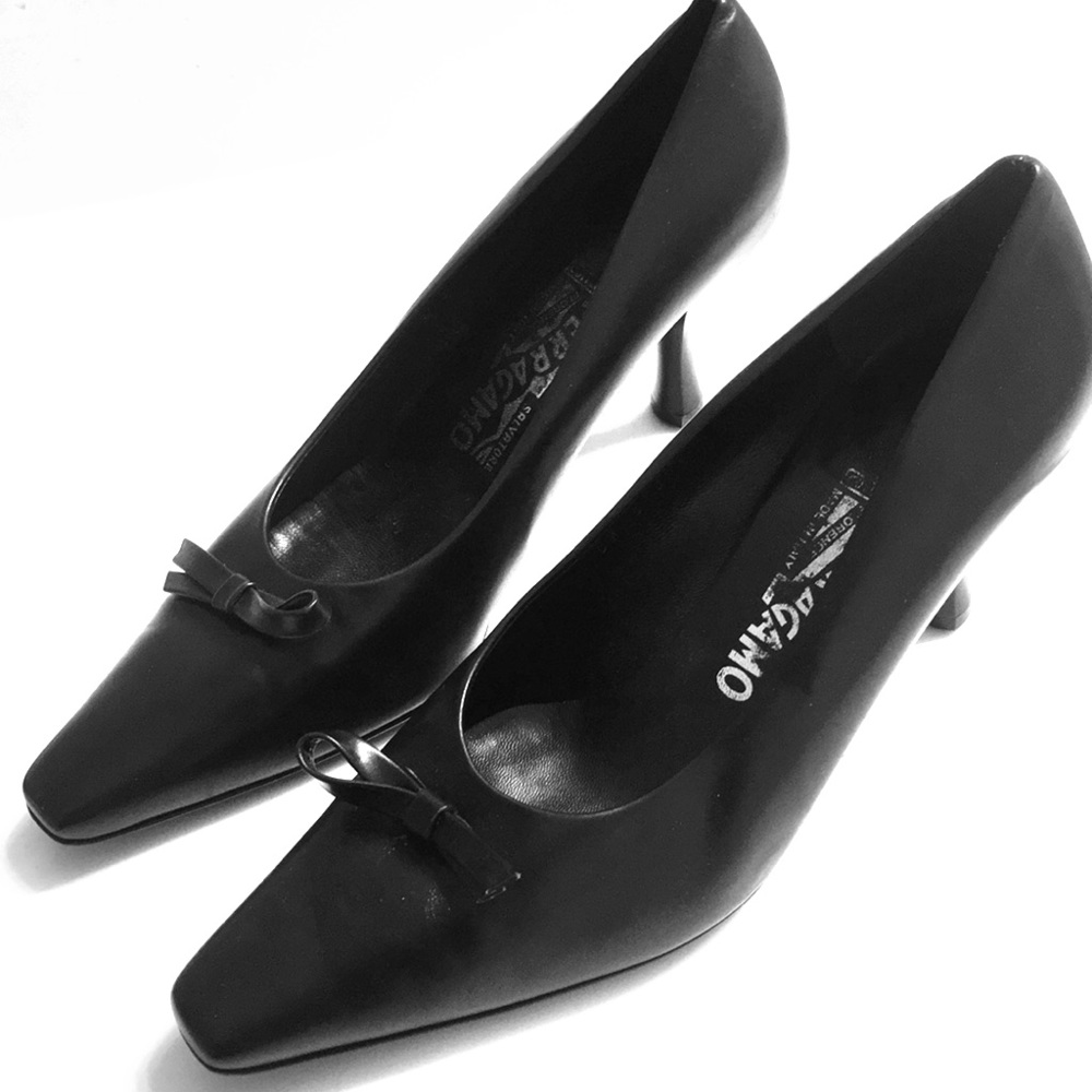 🎩❤️ NICE SALVATORE FERRAGAMO ❤️BLACK HEELS 🌹👠