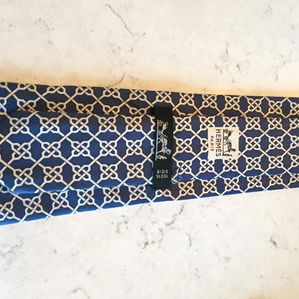 Excellent condition Hermès tie