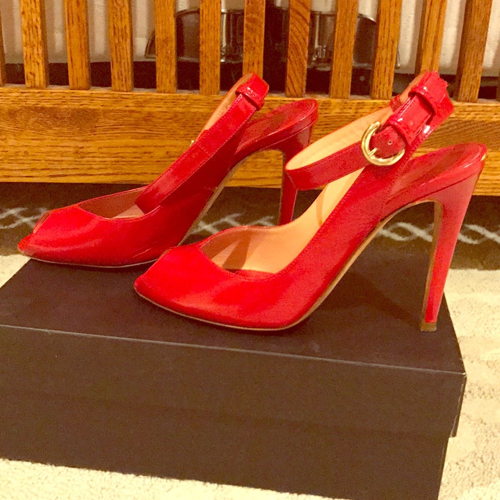 Sergio Rossi elegant red pumps