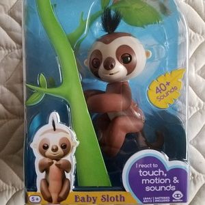 NIB Authentic WowWee Fingerlings Sloth!  HTF!