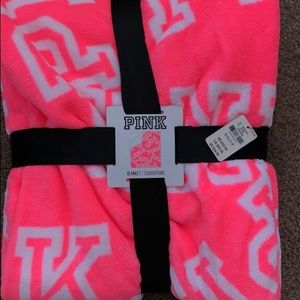 VS PINK BLANKET
