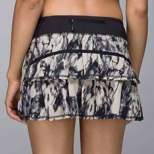 Lululemon Pace setter Skirt size 6 run marble