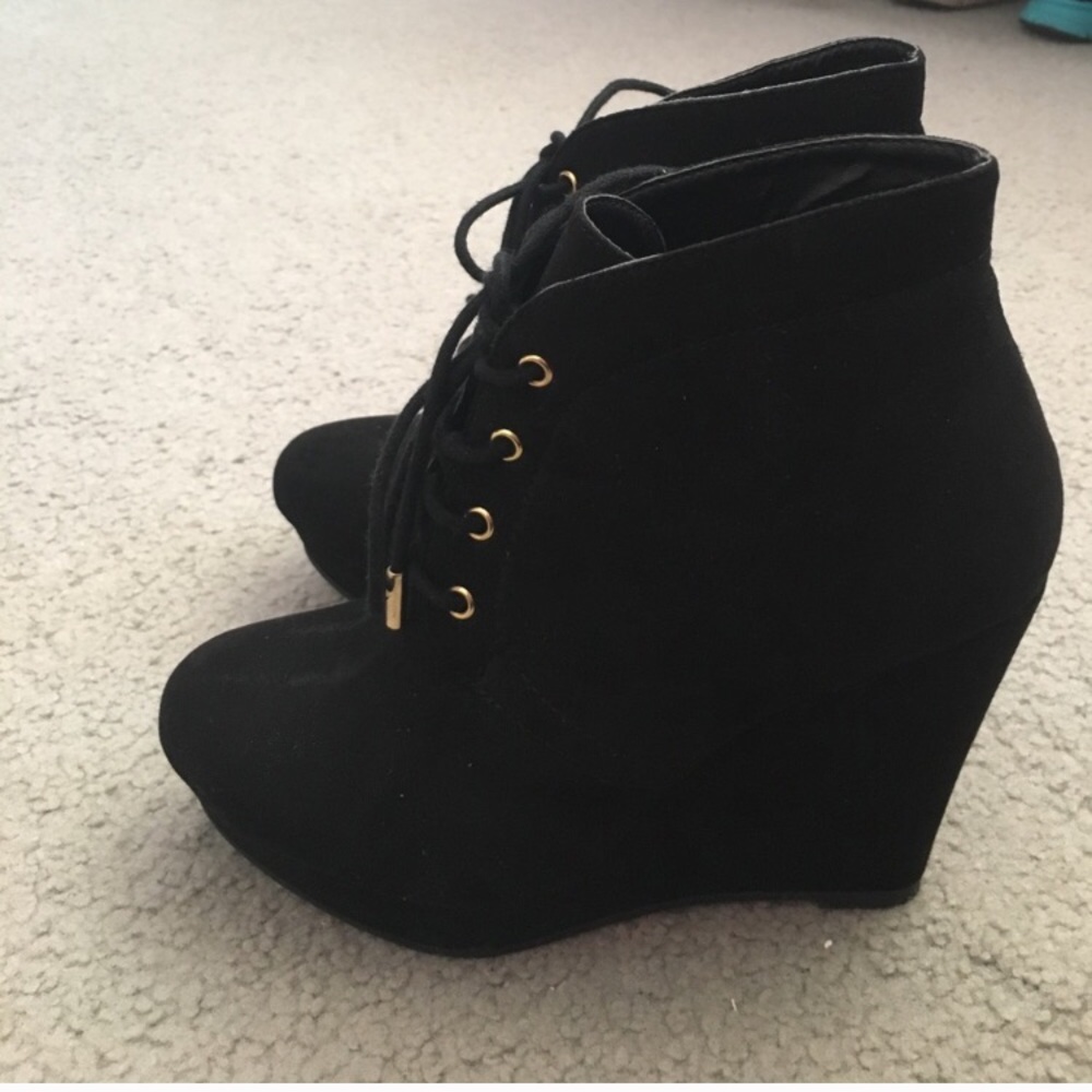 GORGEOUS F21 lace up black suede wedge booties