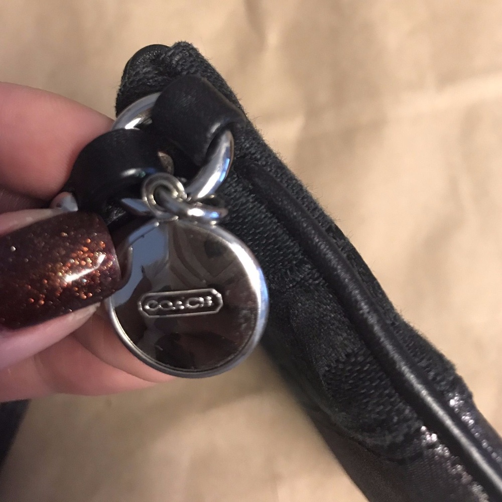 Authentic-Coach-Wristlet - Picture 4 of 4