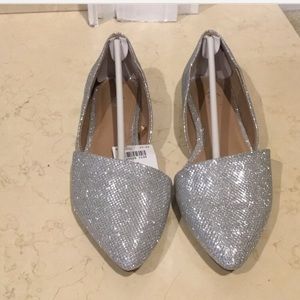Gorgeous Fioni Evelyn silver pointed flats