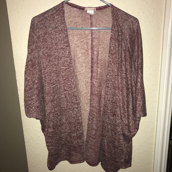 ❄️Quarter Sleeve Cardigan❄️ - Picture 1 of 4