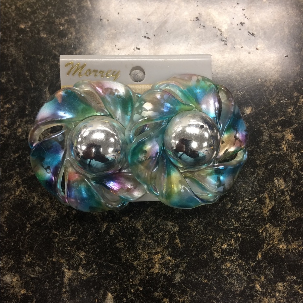 Ball center earrings