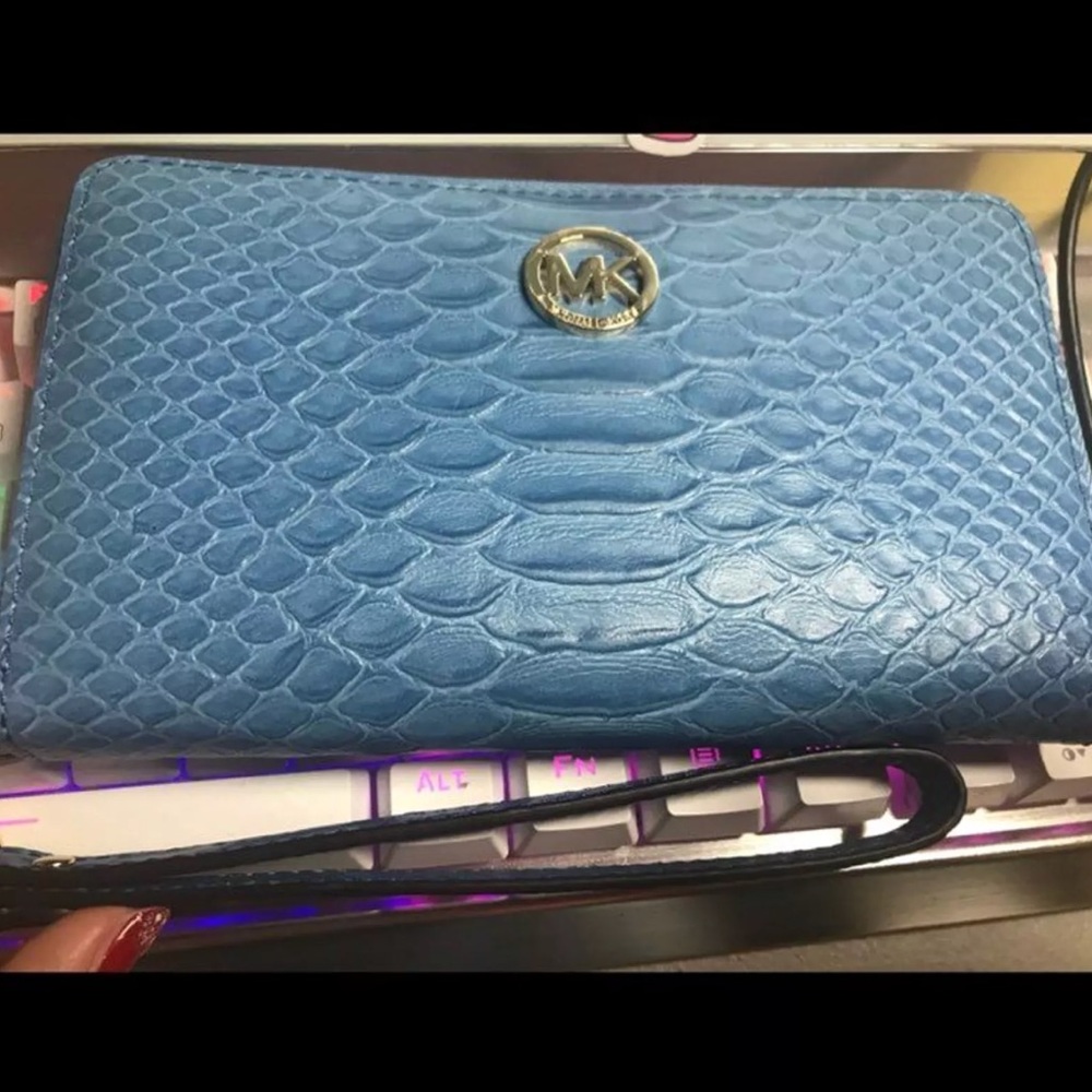 MK long wallet