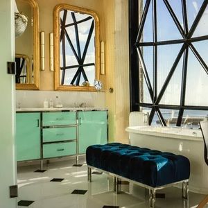 Meet your Posher, Tassinee