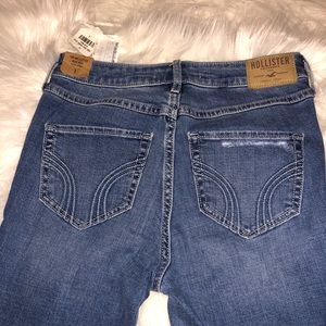 BRAND NEW Embroidered Hollister Jeams🌸