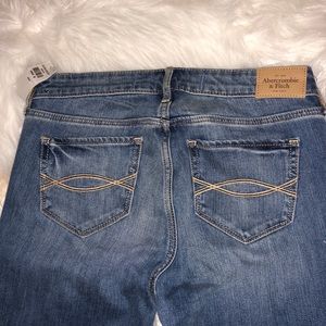 BRAND NEW !! Hollister flare Jeans 👖