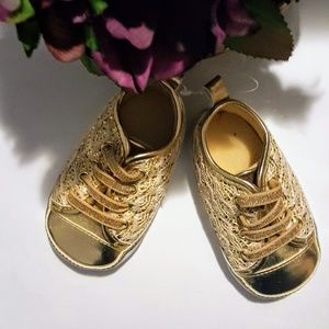 🆕️Stepping stone baby Girl gold crib Shoes