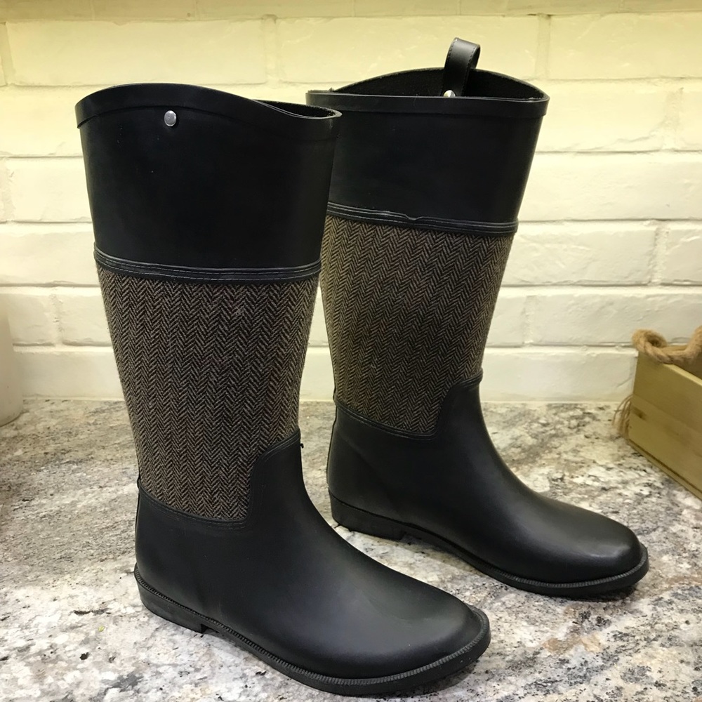 Women’s stylish rain boots