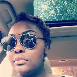 Meet your Posher, Candace