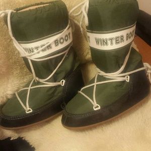 Resemble moon boots made in italy 39/40