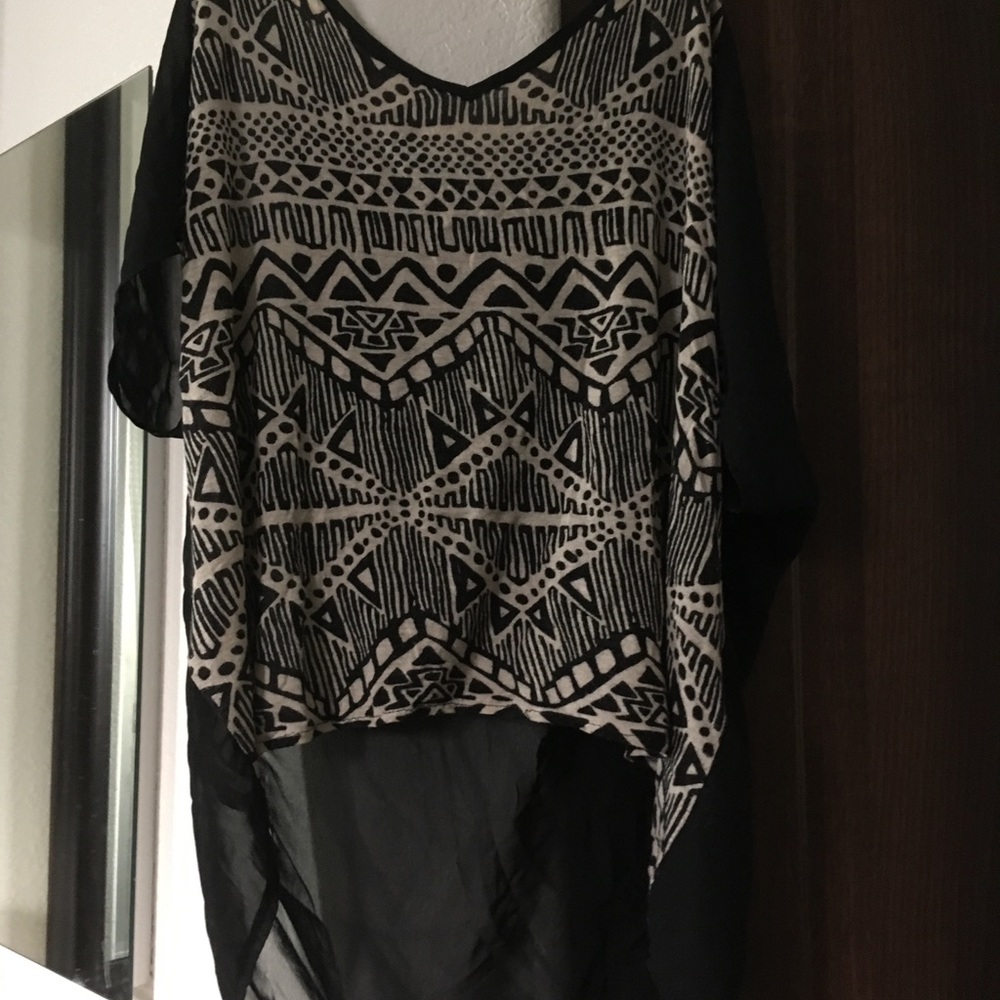 Short sleeve Aztec top