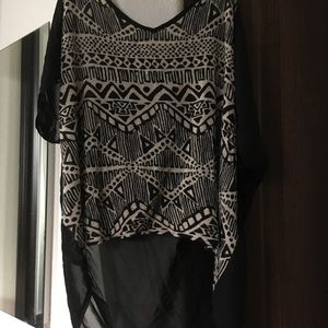 Short sleeve Aztec top