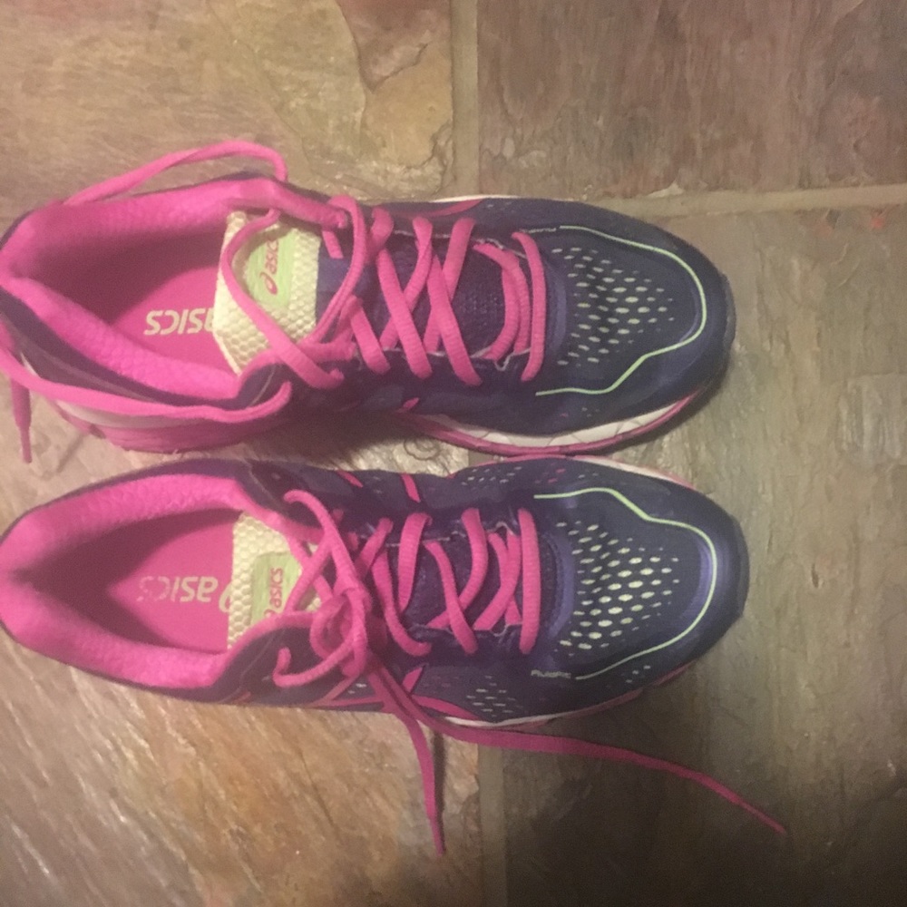 Pink and navy tennis shoes.