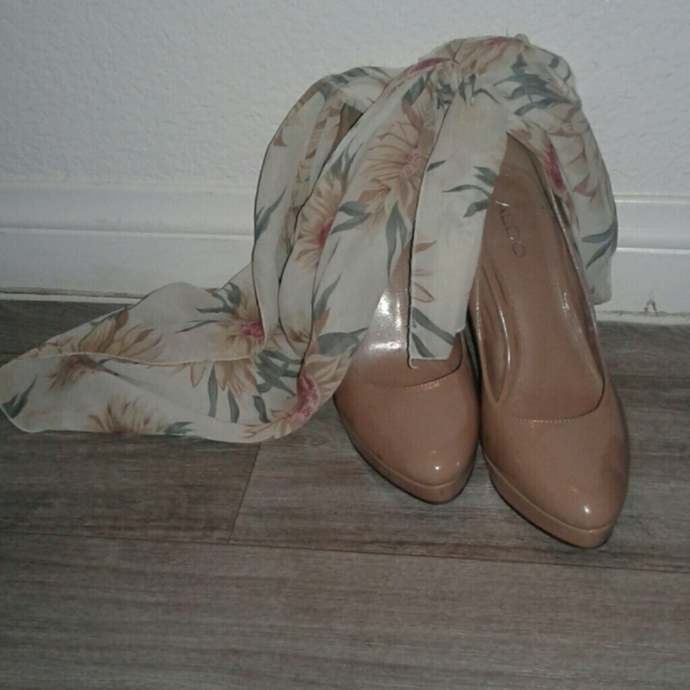 SOLD [VGUC] ALDO - Toffee/Nude Classic Pumps