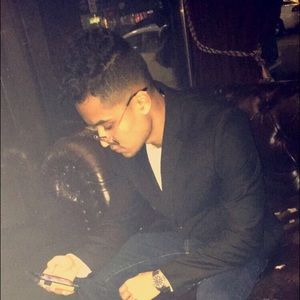 Meet your Posher, Harris