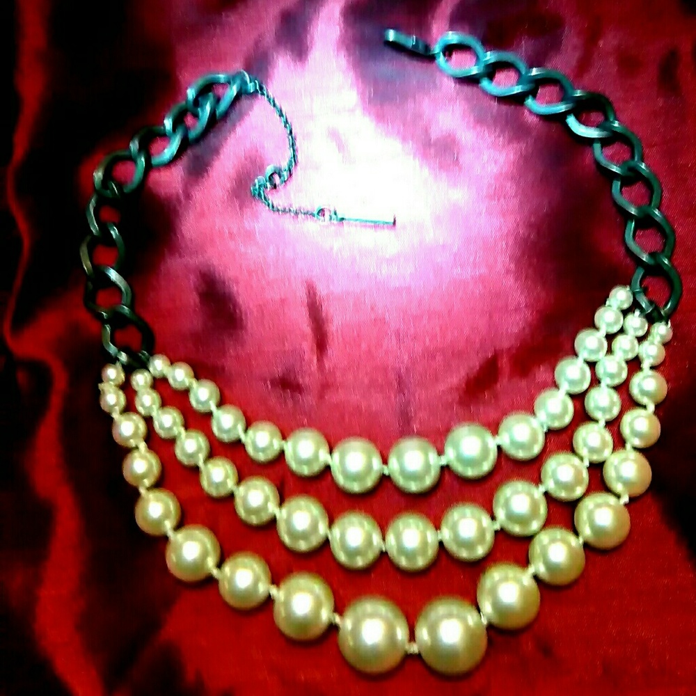Kenneth Cole Urban-Chic Pearl Statement Necklace