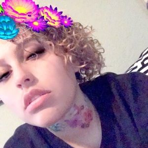 Meet your Posher, Dayna