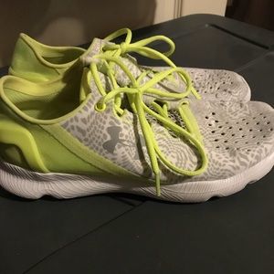 UA tennis shoes
