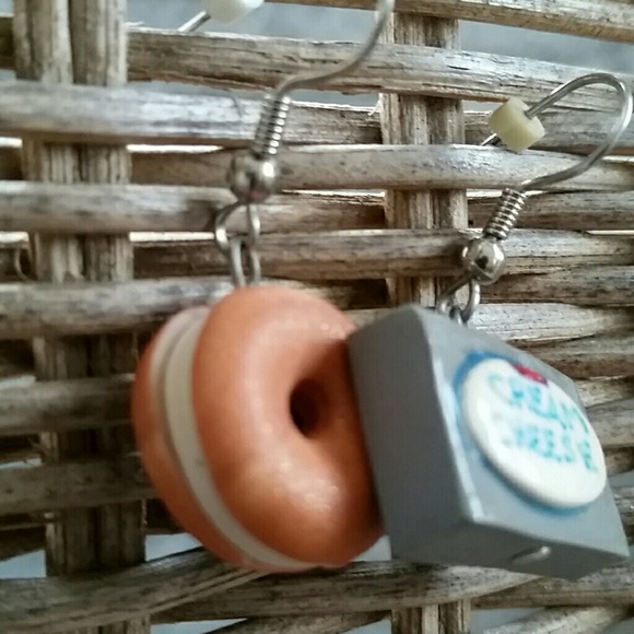 4/25♡Bagel and Cream Cheese Earrings - Picture 6 of 8