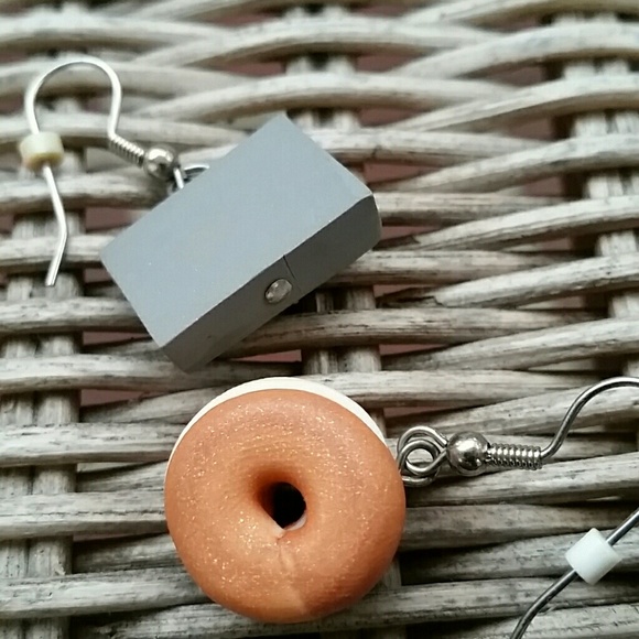 4/25♡Bagel and Cream Cheese Earrings - Picture 7 of 8