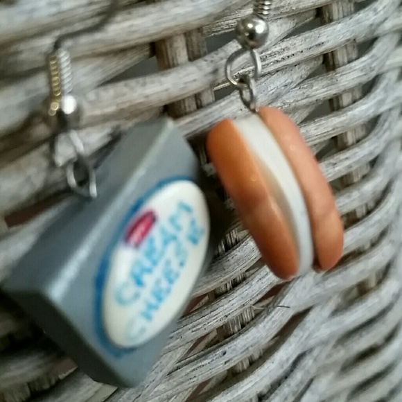 4/25♡Bagel and Cream Cheese Earrings - Picture 8 of 8