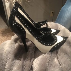 Tory burch black and white heels