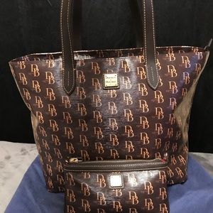 Dooney & Bourke Signature Large Shopper (EUC)