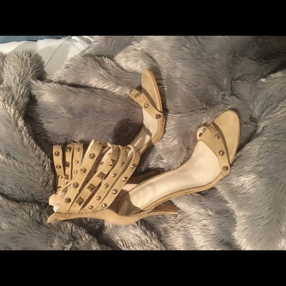 Sandals with rivets - Picture 1 of 4