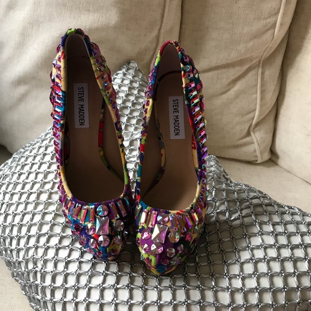 Steve Madden ‘Ditzy’ Crystal Studded Platform Pump