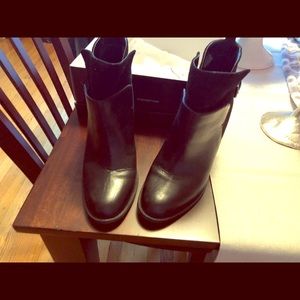 Nine West never worn booties