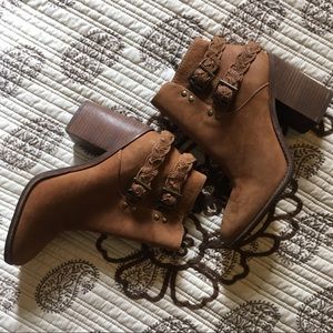 Brand New Steve Madden Braided Boots