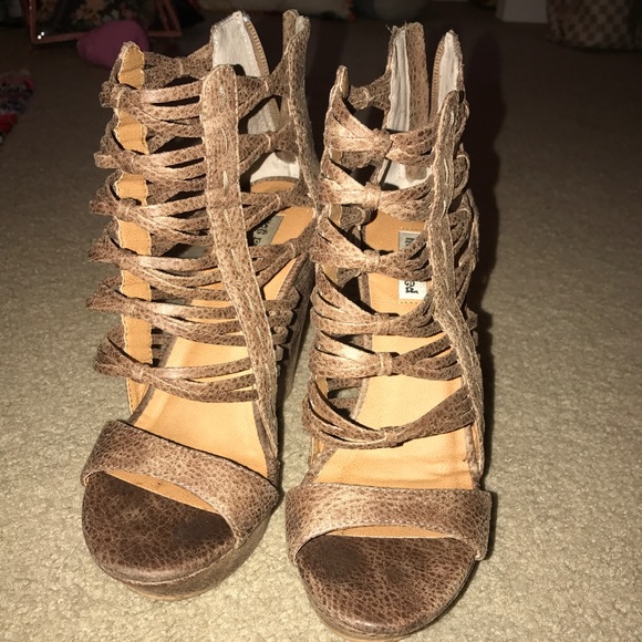 Brown leather heels! - Picture 2 of 3