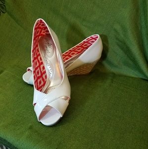 Women's shoes