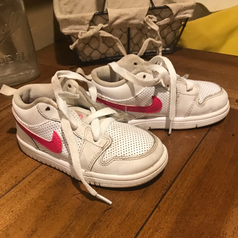 Nike tennis shoes