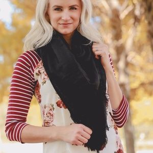 BLANKET SCARF BLACK