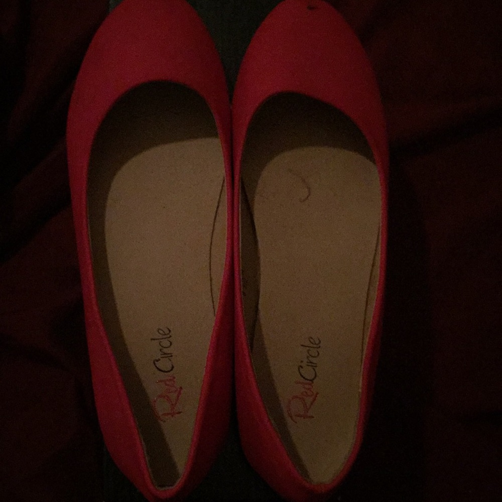 Flat shoes