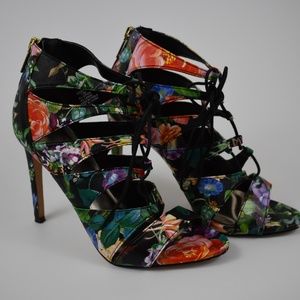 Madden Girl Floral Raceyy Size 7.5M