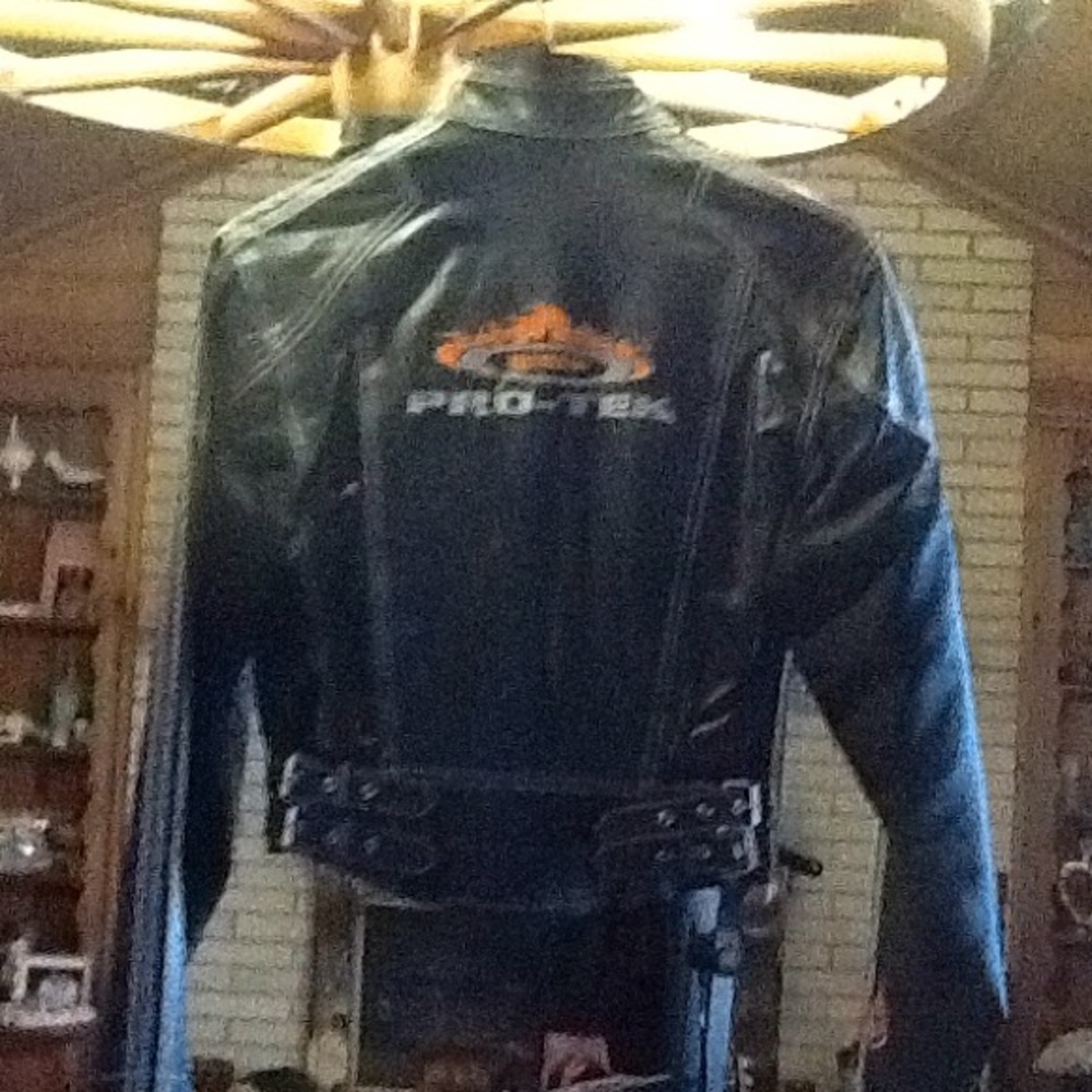 NWT XS/SM genuine leather ,reflective design❤️ - Picture 6 of 8