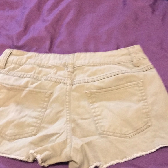 Shorts - Picture 3 of 3