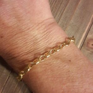 Very pretty gold plated braclet