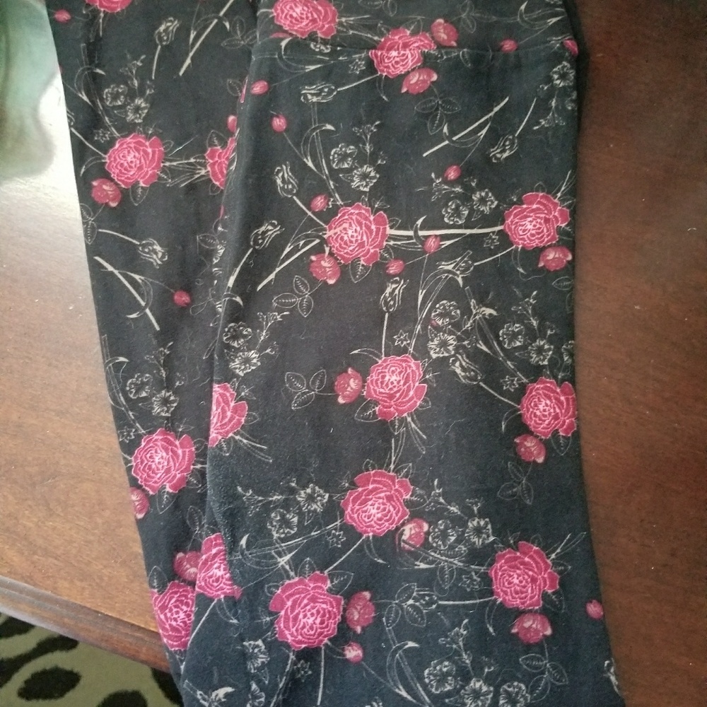 Lularoe OS Roses Leggings