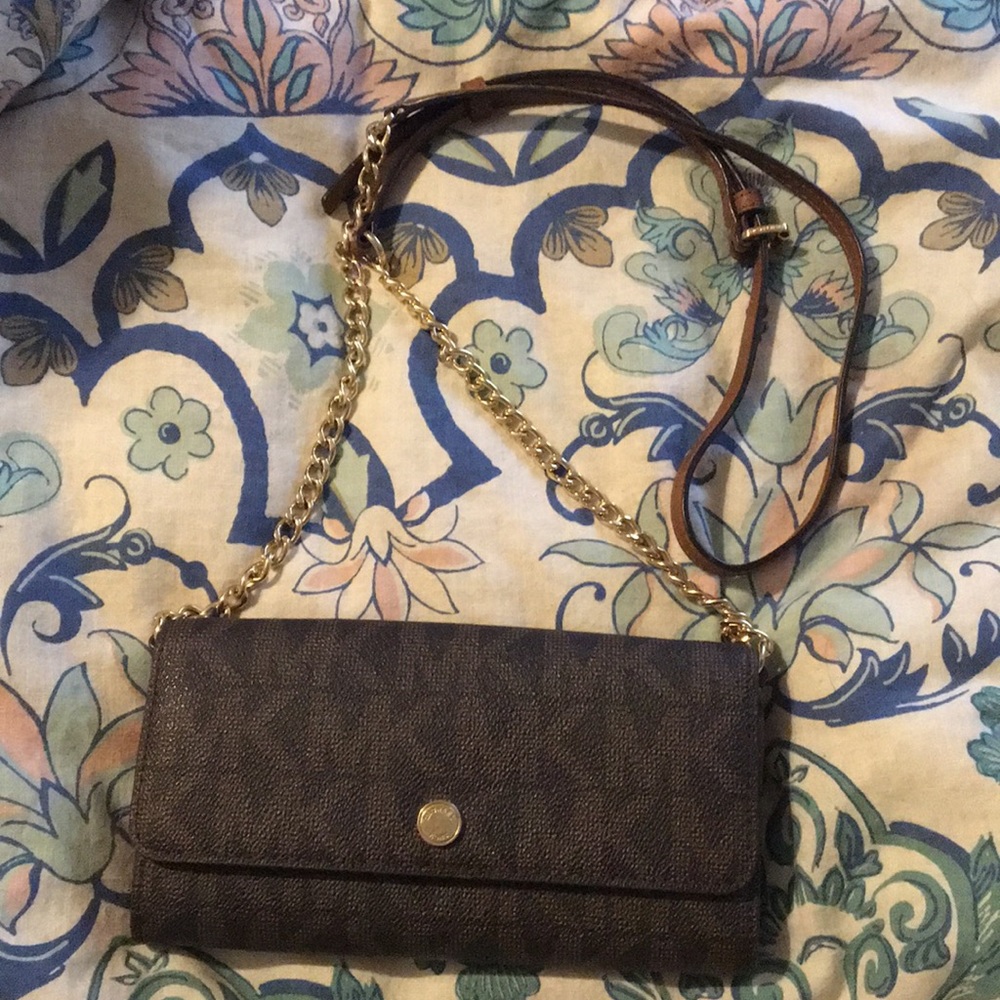 MICHAEL KORS Wallet on a Chain